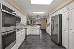 1801 Fairway - Photo 16