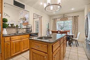 910 Holly Hill - Photo 12