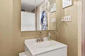 303 Whispering Oaks Trail - Photo 11