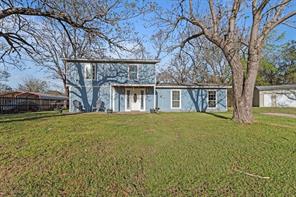 303 Whispering Oaks Trail - Photo 2