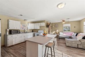 303 Whispering Oaks Trail - Photo 3