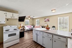 303 Whispering Oaks Trail - Photo 5